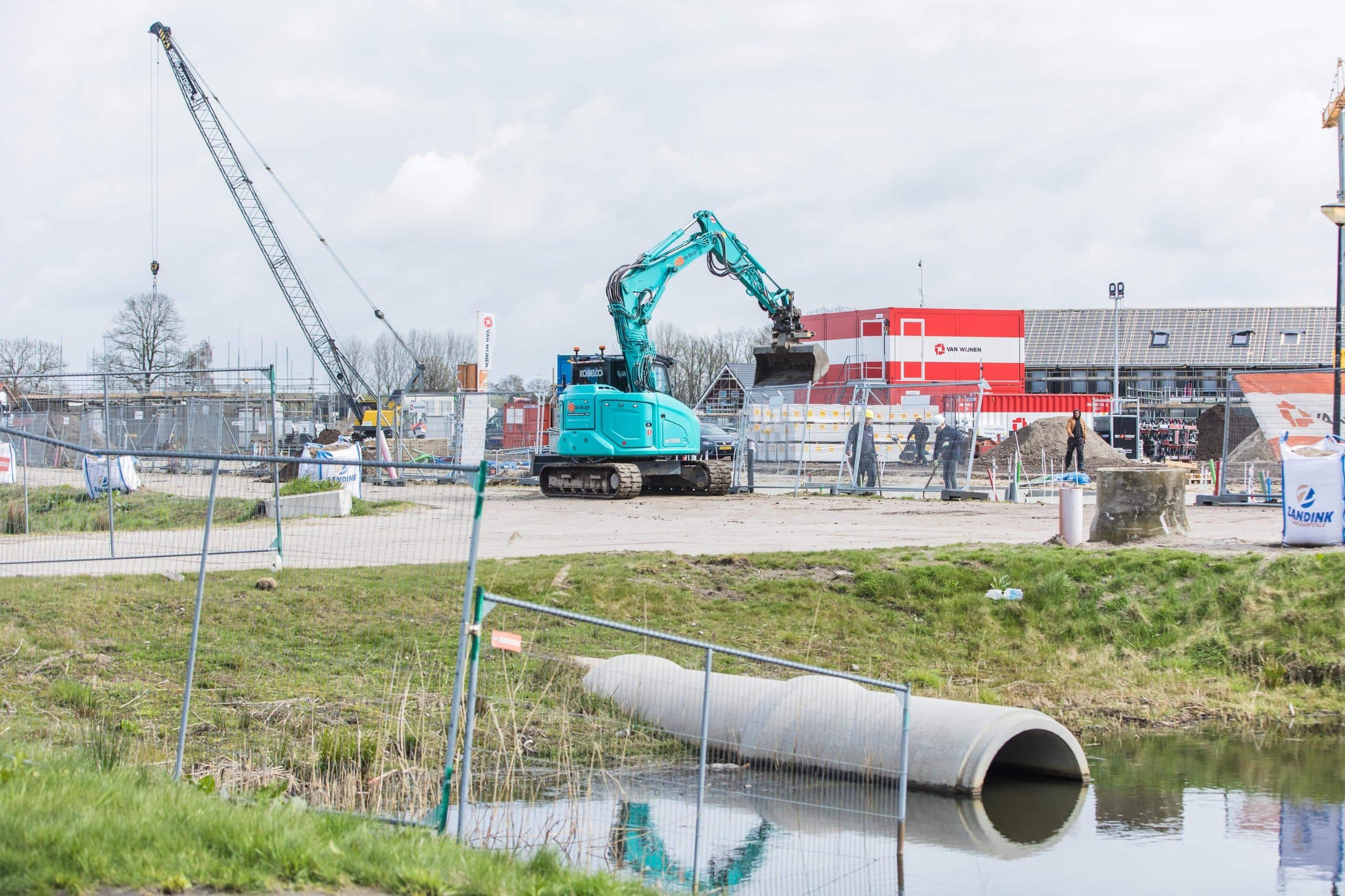 Graafmachine bij cultuurtechnische werkzaamheden en waterbeheer